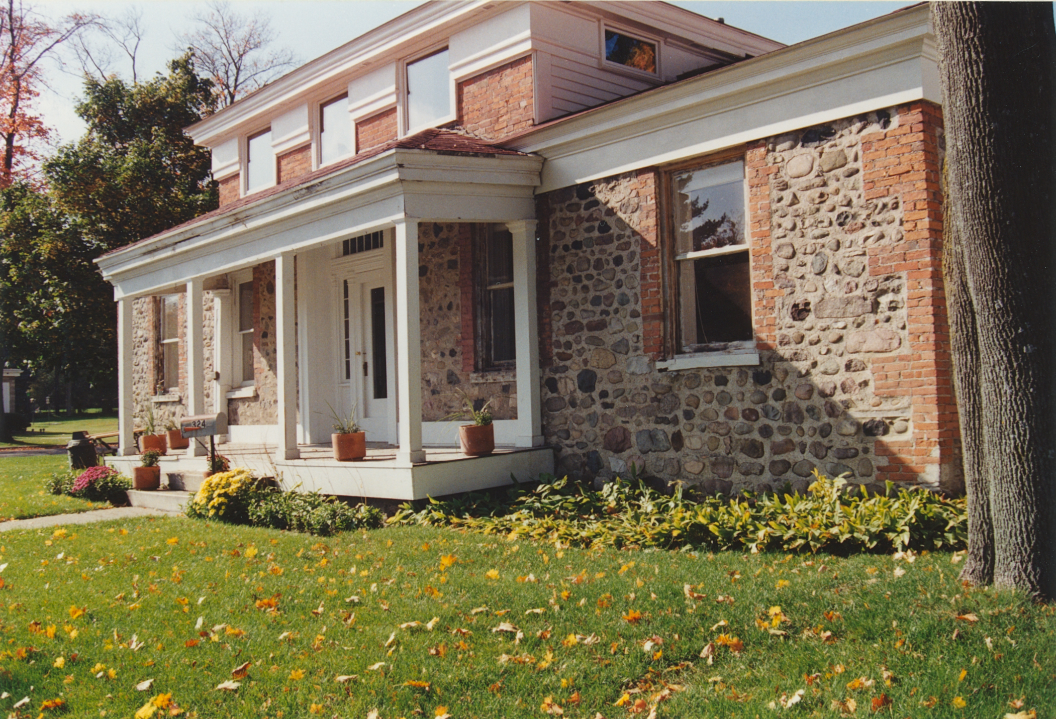 Mil-1 324 S Main St 4